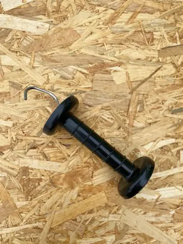Poignée de clôture avec compensateur de traction