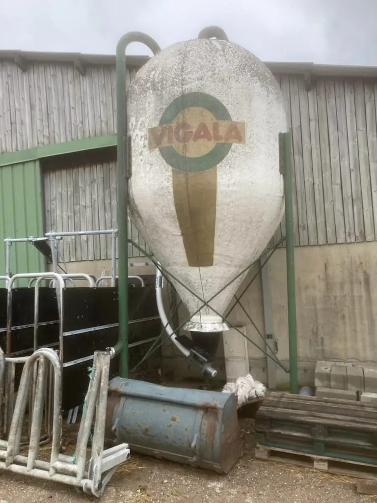 Silo à grain d'occasion 8m3 + Boîtard