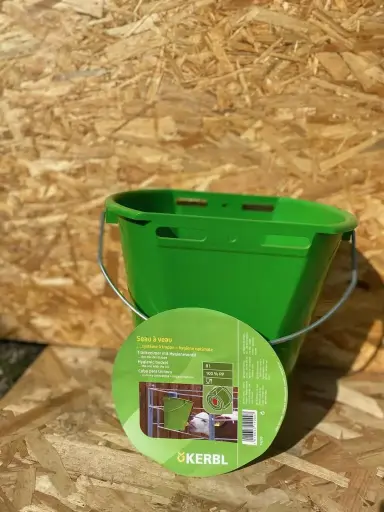 [EPE14209] Seau à veau plastique 8 litres vert avec système à trappe
